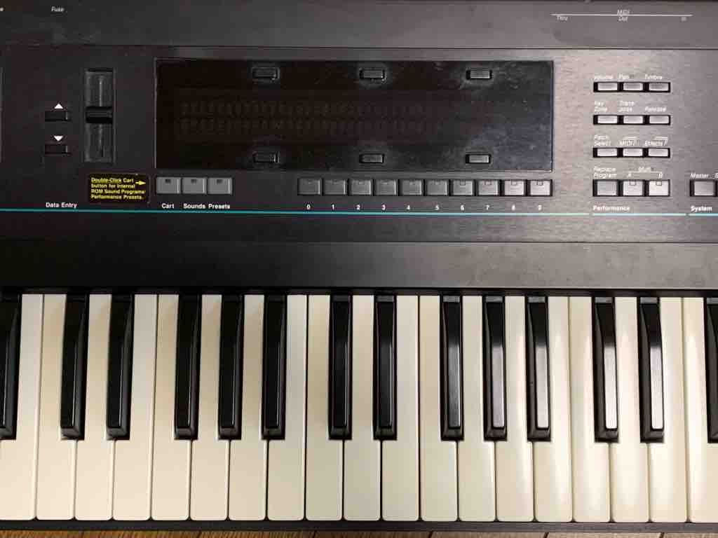 Vol.55】My Synthesizer Collection -ensoniq VFX- : もっさんの