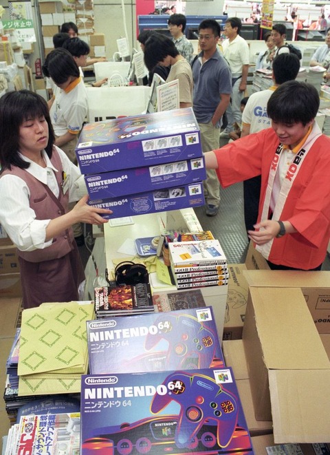 1996年ニンテンドー64発売←この辺の任天堂の迷走っぷり