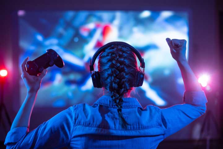 【悲報】最近の若者「ゲームにテレビなんて要らない。大画面でやりたきゃプロジェクターでいい」