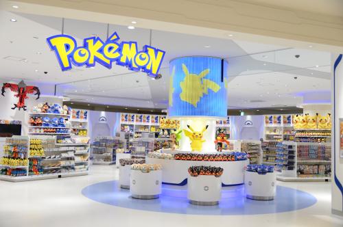 【画像】リトアニア首相、日本のポケセンで買い物をしてめっちゃ楽しそうwwwwww
