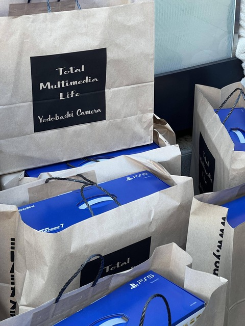 【悲報】PS5さん、秋葉原で中国人にバカ売れしてしまう…