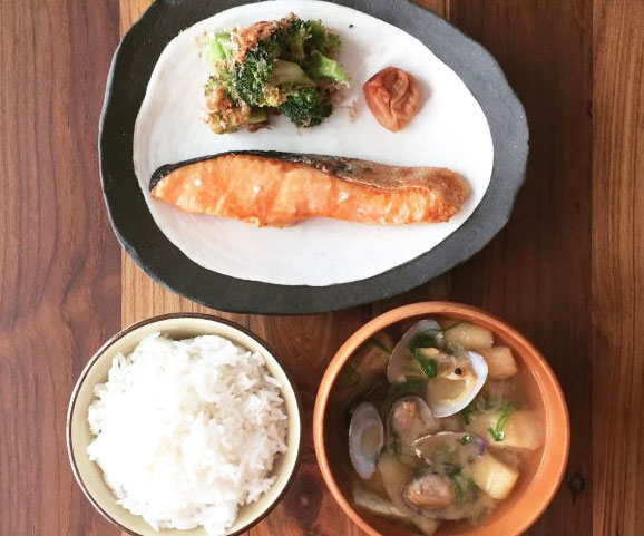 【画像】これ作画した人明らかに朝食を作った事がないだろwww