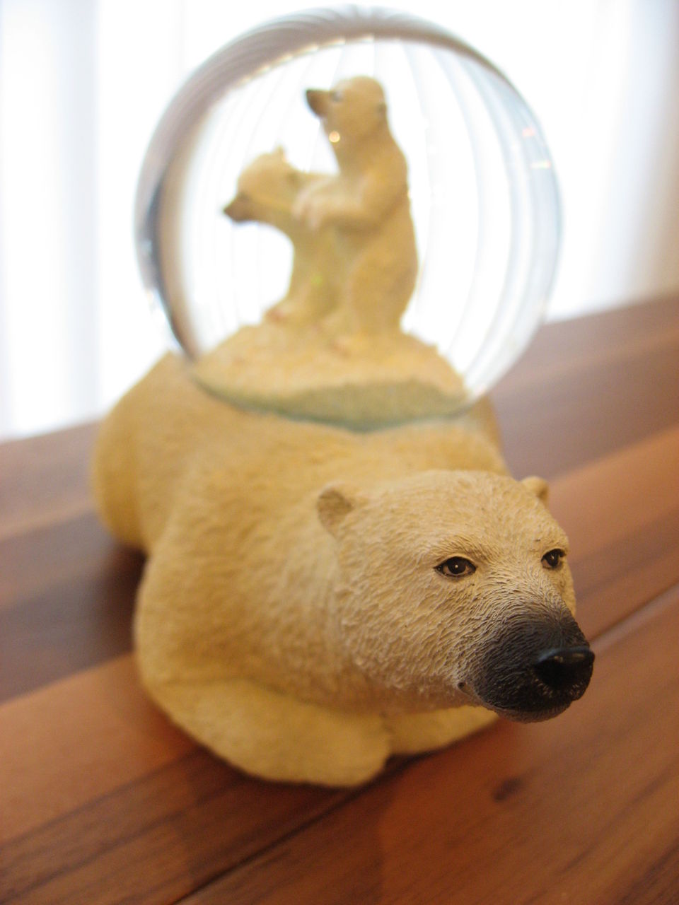 カナダTwinkle社製 スノードーム シロクマの親子