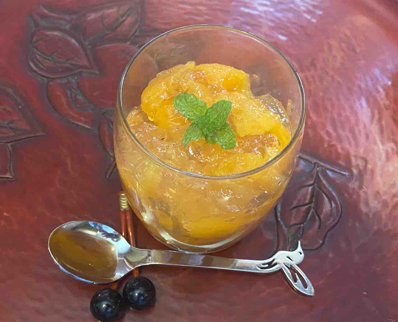 とっても酸っぱいインドのびわ 陽はすでにカンジス川から