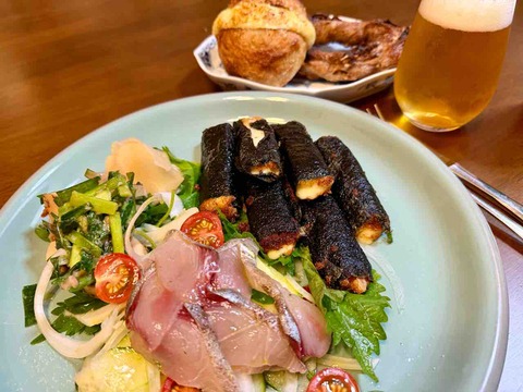 夜は“酒呑みパン”がホシイ。日本の塩パンとサワラのお刺身サラダ