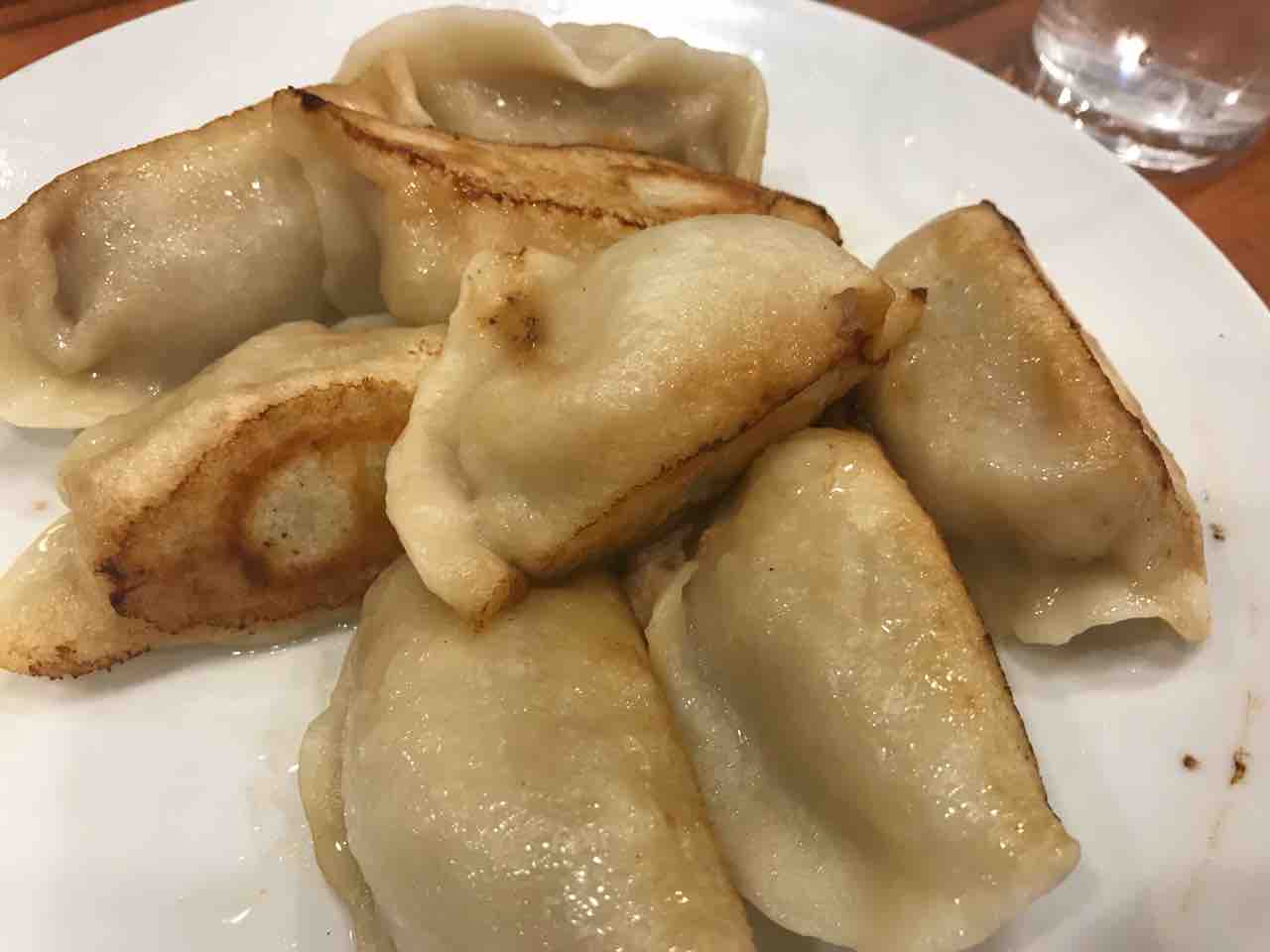 病みつきセロリ水餃子 山東 横浜中華街 うっぴー飯 病みつきセロリ水餃子 山東 横浜中華街 うっぴー飯