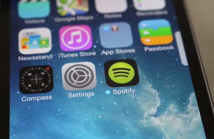 Ios7搭載iphoneの通信中マークと電池異常消費 原因はアプリの 青丸 かも スマホ口コミ評価速報