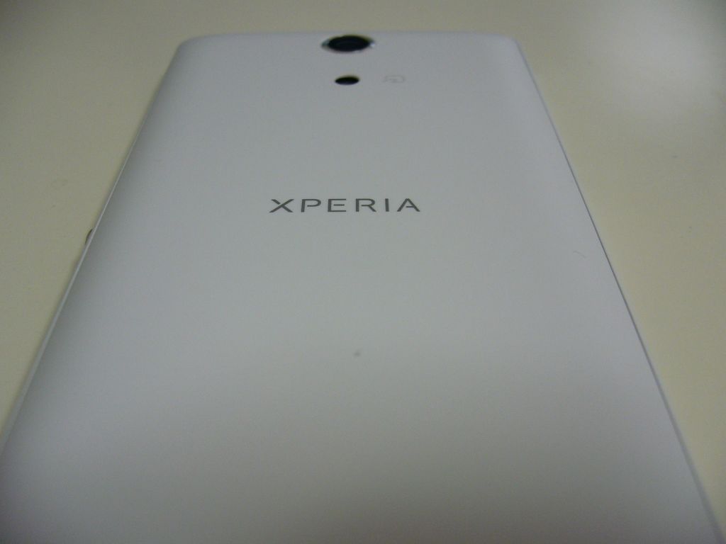 Xperia A So 04e 本体と裏蓋の間に結構目立つ隙間がある模様 ただし浸水の心配はなし スマホ口コミ評価速報 Xperia A So 04e 本体と裏蓋の間に結構目立つ隙間がある模様 ただし浸水の心配はなし スマホ口コミ評価速報