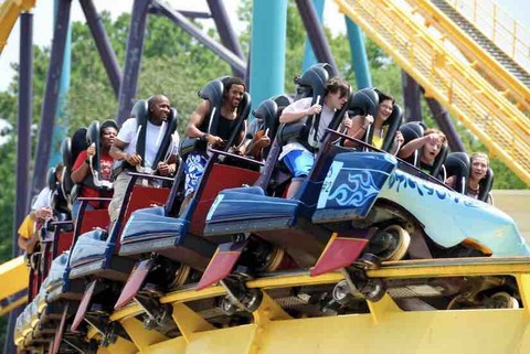 富士急ハイランドの絶叫マシンの年齢制限は緩和されてきた 現在は64歳まで可能 よちよちブログ