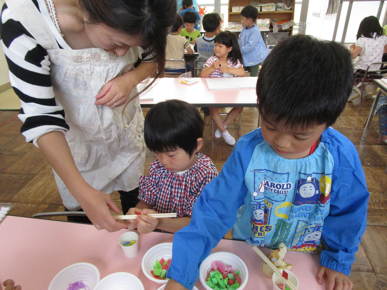 年長組バザーのキャンドル作り 仙台ymca幼稚園保育日記 年長組バザーのキャンドル作り 仙台ymca幼稚園保育日記