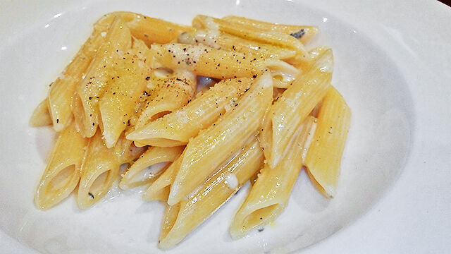 成増 ランチ イタリアン unita ウニタ ディナー うに太 ゴルゴンゾーラ・チーズのクリームソース ペンネ ( ランチ )