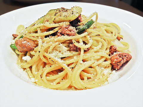  成増 イタリアン ランチ　unita ウニタ　鶏白レバーと長ねぎのペペロンチーノ スパゲッティ 