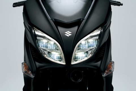 110816-2017-suzuki-burgman-400-AN400AL8_LED_headlights