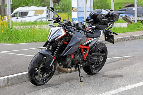 KTM-1290-Super-Duke-WEB-SB19176