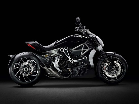 Ducati-XDiavel-S-San-Diego-studio-action-40
