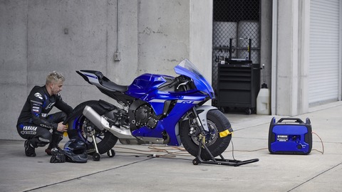 2020-Yamaha-YZF1000R1-EU-Yamaha_Blue-Static-003-03