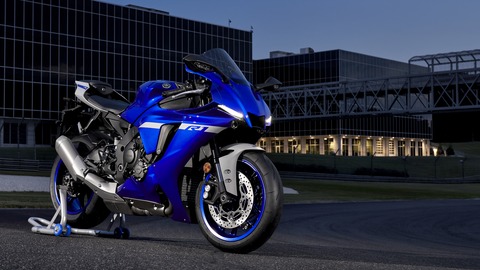 2020-Yamaha-YZF1000R1-EU-Yamaha_Blue-Static-002-03