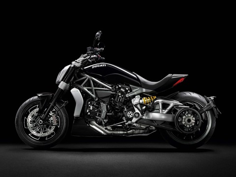 Ducati-XDiavel-S-San-Diego-studio-action-38