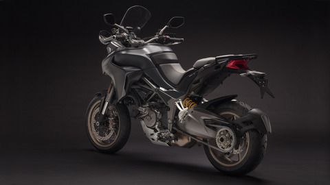 Multistrada-1260-MY18-Black-28-Slider-Gallery-1920x1080