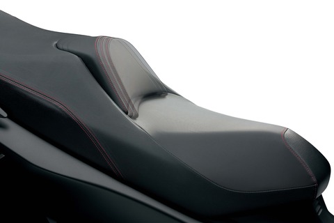 110816-2017-suzuki-burgman-400-AN400AL8_back_rest