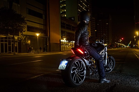 Ducati-XDiavel-S-San-Diego-studio-action-03