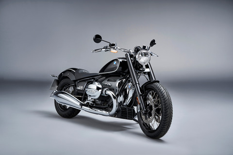 P90386405_highRes_the-bmw-r-18-first-e
