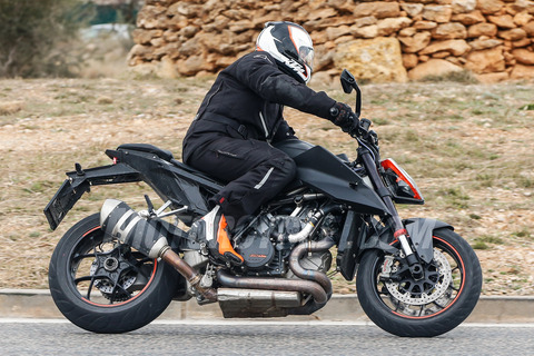 032118-KTM-1290-Super-Duke-R-005