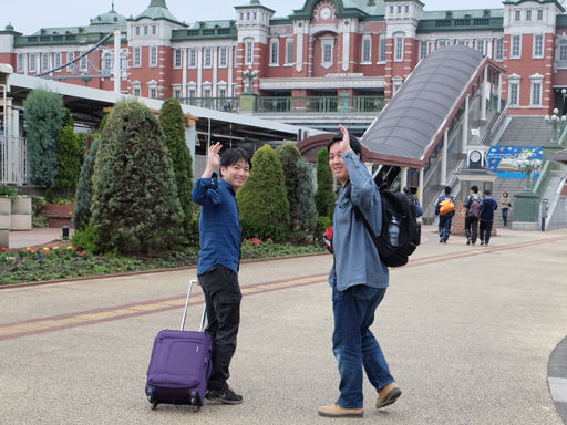 深谷駅に向かう谷地先生と小松田先生