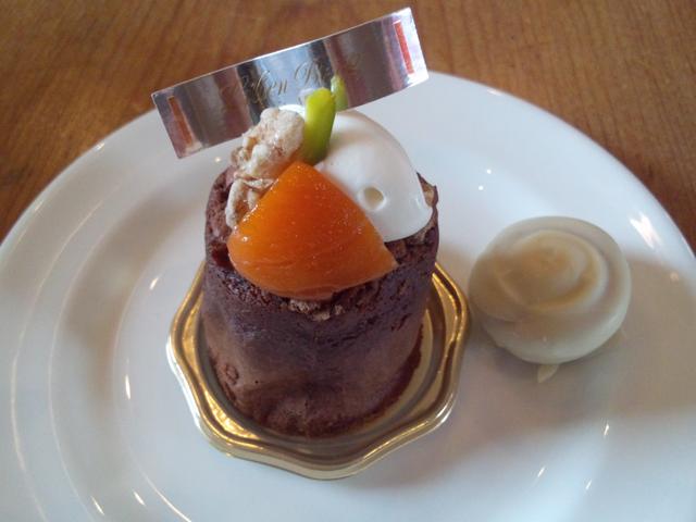 新百合ヶ丘リリエンベルグにお茶に行く 丸の内ランチの女王