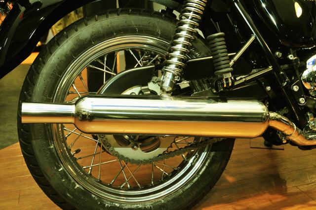 TRIUMPH ボンネビルT100 AELLAキャプトンマフラー 純正OPワイドスクリーン サイドバッグ リアキャリア付き | Escape Bike