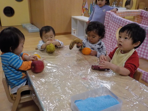 0歳児 ひよこぐみ感触あそび 横浜すきっぷ保育園 0歳児 ひよこぐみ感触あそび 横浜すきっぷ保育園