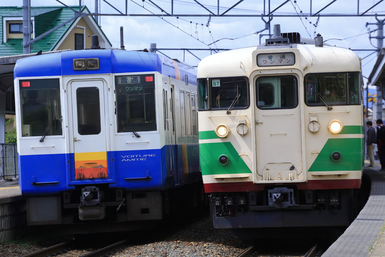 三才駅の並び 飯山色と初代長野 K52log