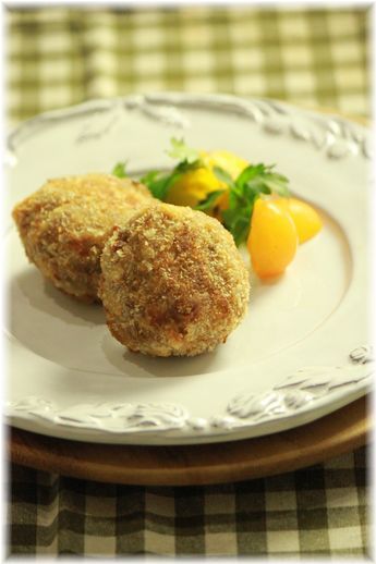 甘辛牛蒡のメンチカツ。 と献立。