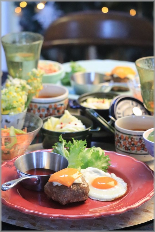 【レシピ】チーズハンバーグ　ON （してない）目玉焼き。と献立。と　会えるって嬉しい。