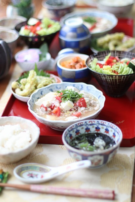  【レシピ】水切り要らず。レンチンですぐ！のトマト麻婆豆腐。と　献立。と　鍋島君。