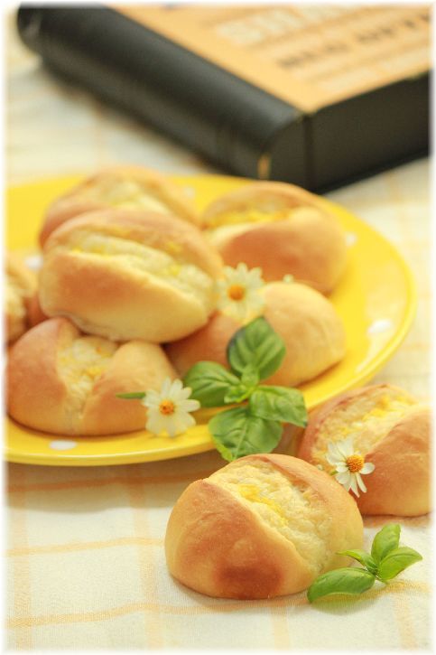 レモンバターのバンズパン。と 照り焼バーガー。