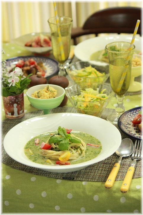 冷たいバジルスープパスタ。 と 献立。