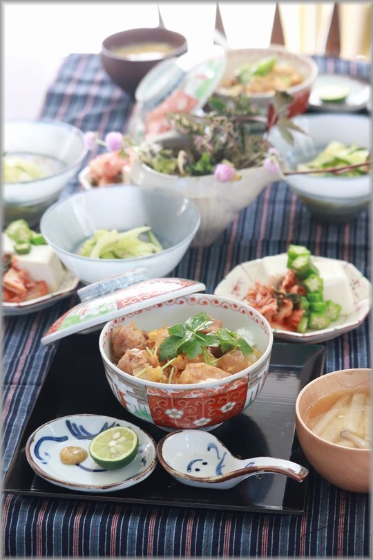 【献立】味替え親子丼。の　おひるごはん。　と、　隠れ家美容院。