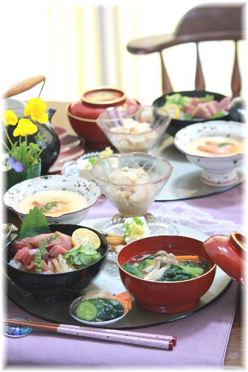 まぐろの漬け丼。 と 献立。