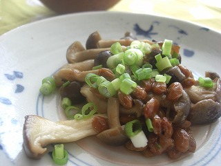 きのこと納豆のきんぴら。 と献立。