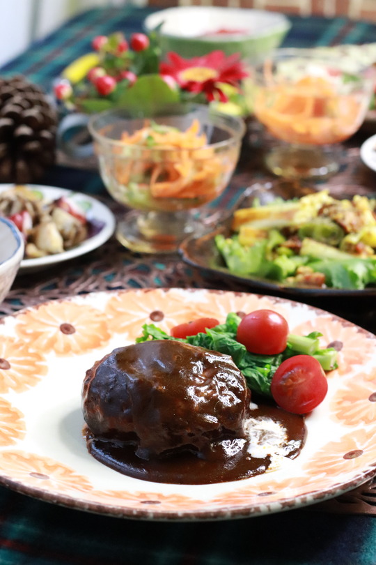 【レシピ】おおいた　クッキングアンバサダー：ねぎのフライパンシーザーサラダ。と　ハンバーグの献立。と　中華街。