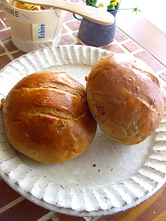 ミルクティくるみパン。