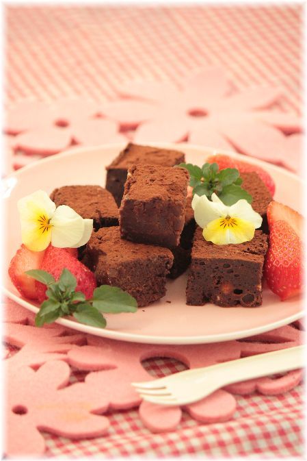 5ミニッツ チョコケーキ。と 明治おいしい牛乳 ページ更新しています。