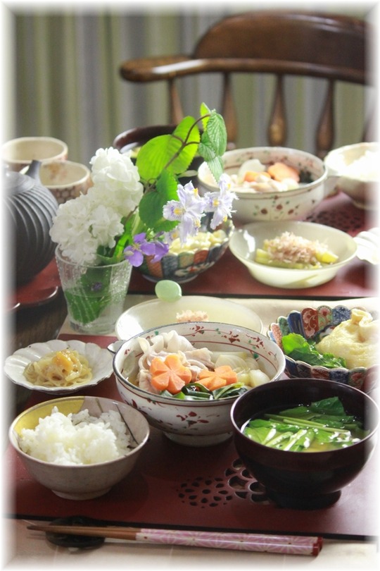 豚肉と玉ねぎとわかめの煮物。の献立。