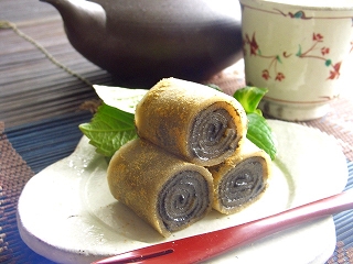 黒胡麻のクルクル八つ橋♪