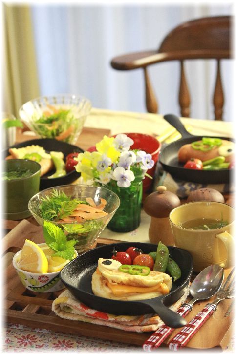 もちもちスフレパンケーキ。と 朝昼ごはん。