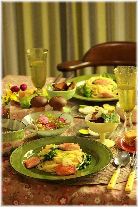 サーモンとほうれん草のパスタ。 と 献立。