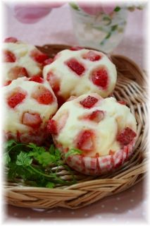いちごのモチモチ♪蒸しパン。