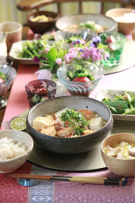  【レシピ】桃色の麻婆豆腐。と　献立。と　お姉さんユウ。