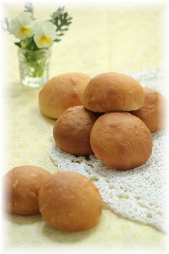 オリーブオイルとお豆腐のミニパン。